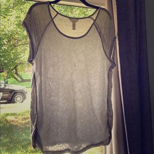 Maternity shirt with lace